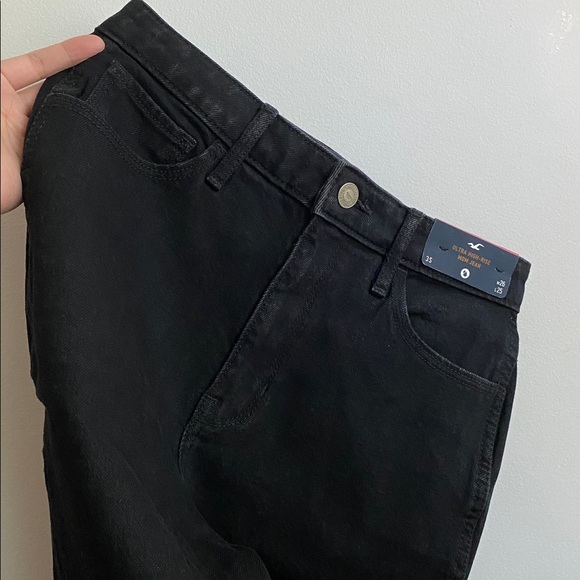 Hollister Ultra High-Rise Black Mom Jeans - Picture 5 of 5